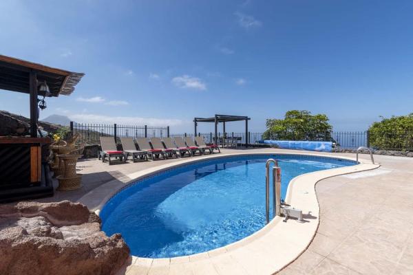 Nella foto è visibile l'oggetto Villa El Mirador 6 Bedrooms situato nella città di Adeje.