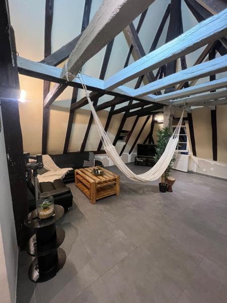 A la foto es mostra l'objecte Repaire de Saint-Pierre Saumur situat a la ciutat de Saumur.