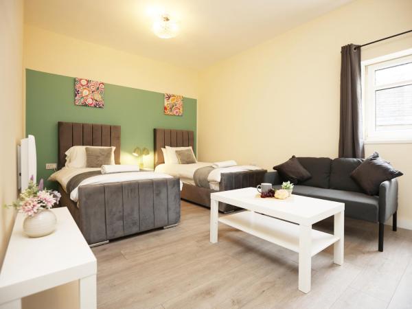 Malpas Place By N And N Stays Ltd, Huge 5 Bedroom House Sleeps 8 Perfect For Contractors & Workers, Free Pvt Parking, Fast Wifi, Close To M4 And Local Amenities - Newport