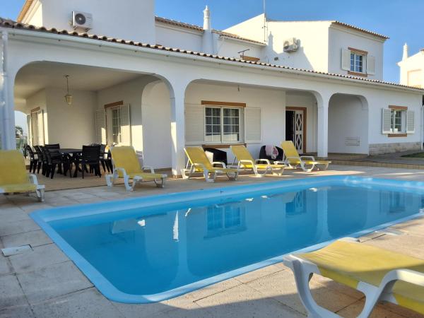 Na fotografii je vidět objekt Villa Relax nacházející se ve městě Bicas.