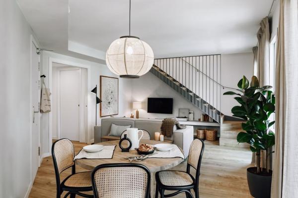 Campro - 3 bedrooms w/ balcony in Eixample Esquerra, Barcelona