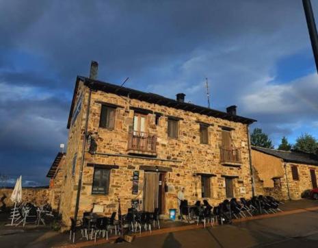 A la foto es mostra l'objecte Albergue Monte irago situat a la ciutat de Foncebadón.