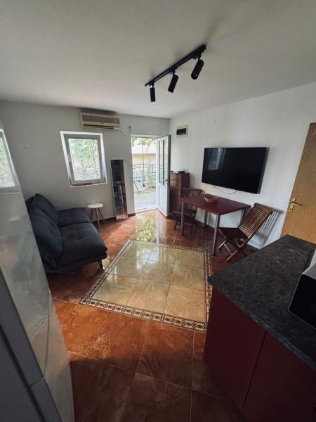 På billedet ses objektet Garden Apartments Budva beliggende i byen Boreti.