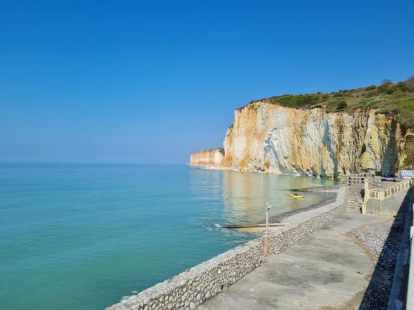A la foto es mostra l'objecte Bord de Mer situat a la ciutat de Életot.