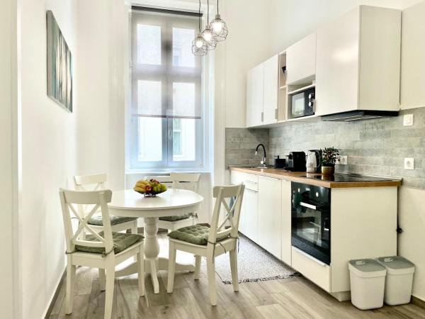 Central Premium Apartment W 2 Double Beds And Sofabed - Budapest