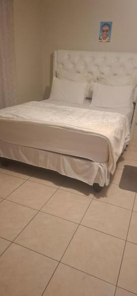 Na zdjęciu widoczny jest obiekt Chikusi Residence położony w mieście Khomas Region.