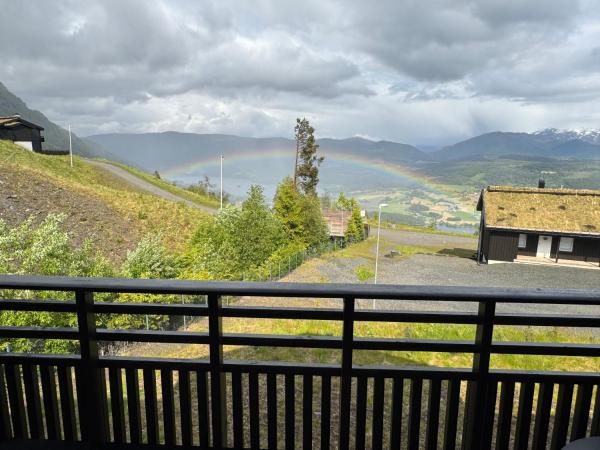 Nella foto è visibile l'oggetto Flott leilighet på Voss i Tråstølsvegen med 3 soverom 6 sengeplasser situato nella città di Skulestadmo.