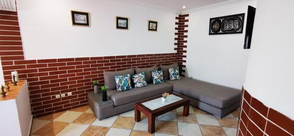写真にはマルティル市にあるCharment Appartement à 1 min à pied de la plageが写っています。