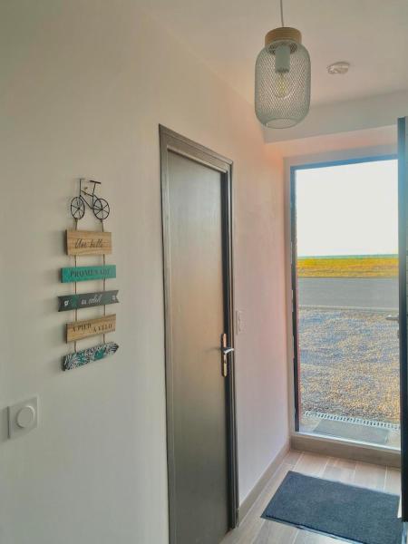 照片显示了位于Hirel市的Maison en bord de mer物件。