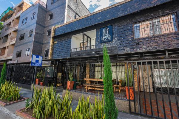 Hotel Lares 70 Laureles, Медельин