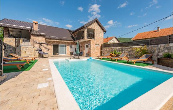 Na zdjęciu widoczny jest obiekt 3 Bedroom Stunning Apartment In Gracac położony w mieście Gračac.