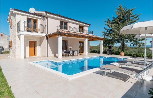 A la foto es mostra l'objecte Stunning Home In Vizinada situat a la ciutat de Pula.