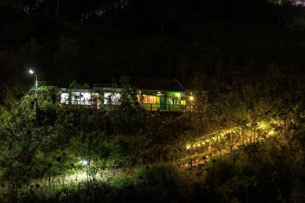 Na fotografii je vidět objekt Ở Đây Thôi - Homestay Đà Lạt nacházející se ve městě Manline.