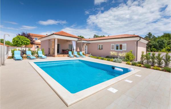 The photo shows the Stunning Home In Pula located in the city of Štinjan.
