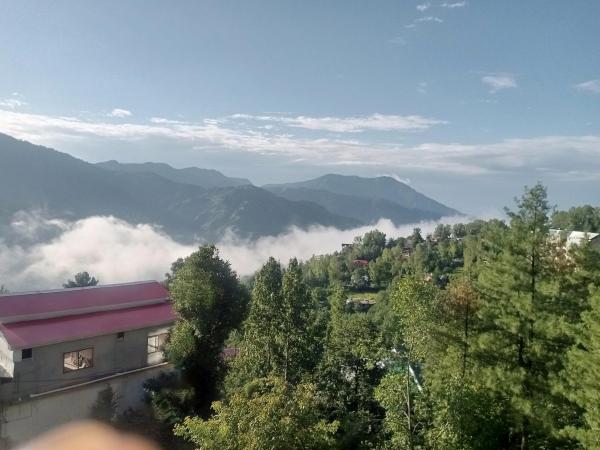 A la foto es mostra l'objecte Bhurban Mountain view cottage situat a la ciutat de Murree.