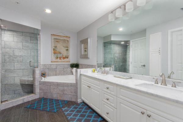 Foto 2: Crescent at Miramar-Gulf Front Luxury Condo-Free Beach Chairs!