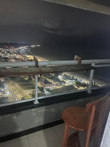 A la foto es mostra l'objecte Em frente a praia de Ponta Negra situat a la ciutat de Natal.
