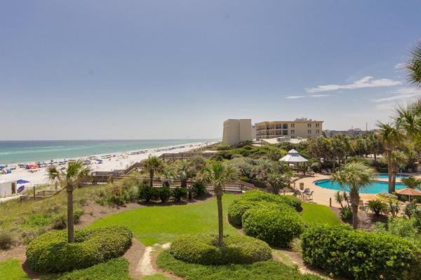 Foto 7: Crescent at Miramar-Gulf Front Luxury Condo-Free Beach Chairs!