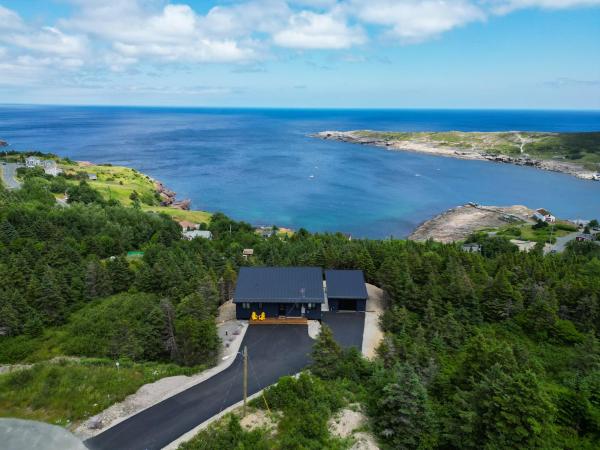 Na fotografii je vidět objekt Flatrock Ocean View Sauna 3b 35ba nacházející se ve městě Flat Rock.