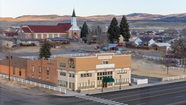 A la foto es mostra l'objecte Road Creek Inn situat a la ciutat de Bicknell.