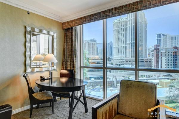 A la foto es mostra l'objecte MGM Signature-03-611 Strip View Jacuzzi Studio situat a la ciutat de Las Vegas.