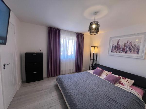 A la foto es mostra l'objecte 3 Bedroom House Accommodation near Goodwood situat a la ciutat de Eastergate.