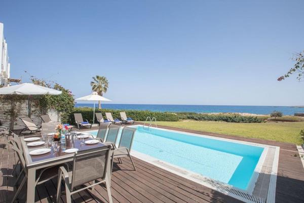 A la foto es mostra l'objecte Beachfront villa close to Protaras, 1271 situat a la ciutat de Protaras.