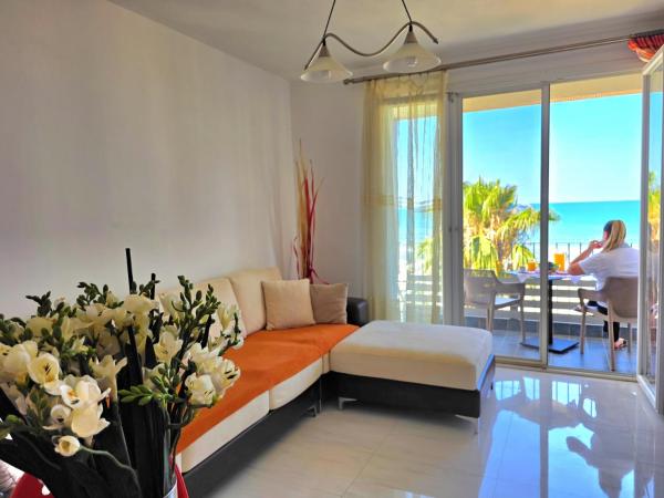 Na fotografii je vidět objekt Beachfront & Sea View Apartment nacházející se ve městě Durrës.