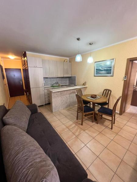 A la foto es mostra l'objecte Apartman Sutomore situat a la ciutat de Sutomore.