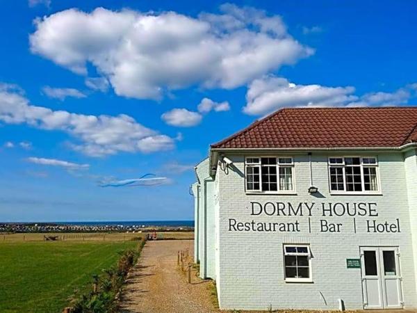 Na fotografii je vidět objekt The Dormy House Hotel nacházející se ve městě Cromer.