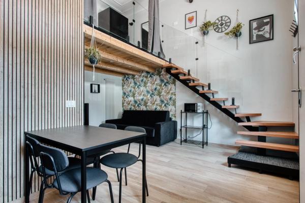 Hostmate - Milano - Sammartini's Garden - Stazione Centrale - Milan Central Station