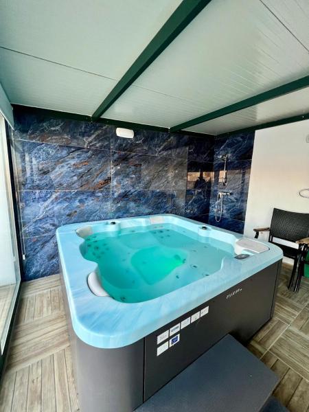 На фото показан объект Skyline Gozo Penthouse with Jacuzzi, расположенный в городе Taʼ Bullara.