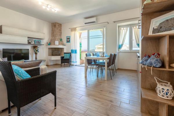 写真にはアルゲーロ市にあるCasa Vacanze Fronte Portoが写っています。