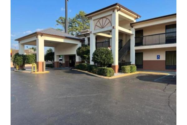 A la foto es mostra l'objecte Motel 6 Laurel, MS situat a la ciutat de Laurel.