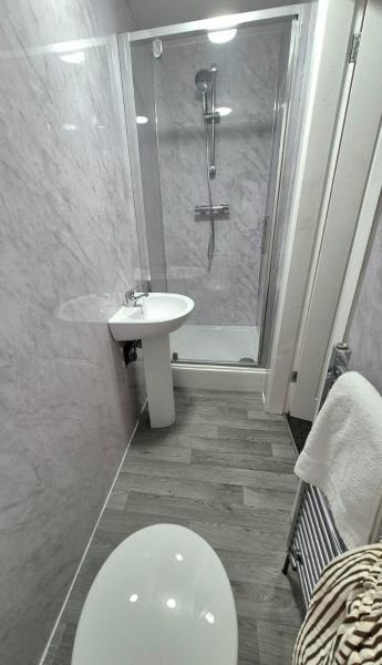 Billede 9: Executive Studio - Modern Comfort in Derby # 6