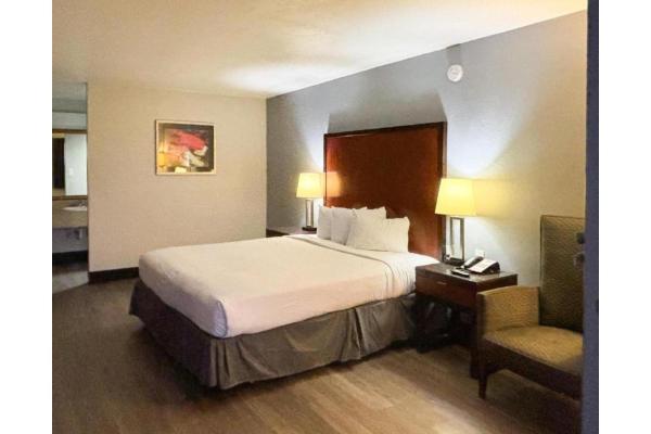 写真にはメサ市にあるMotel 6 Mesa, AZ - Downtownが写っています。