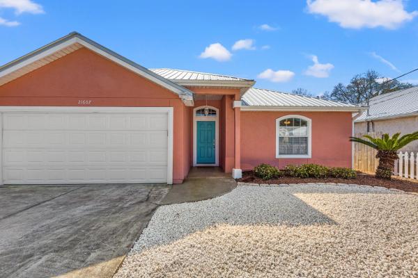Great Rates Available Now! / Relaxing Coastal Beach Home West Pcb / 3bd & 2ba