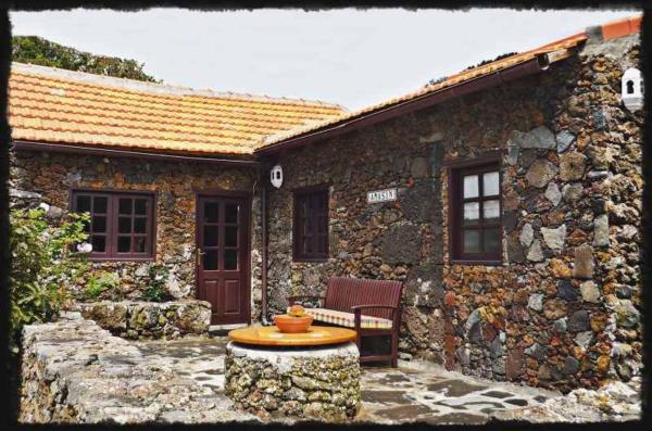 写真にはバルベルデ市にあるCasa Rural Amasínが写っています。