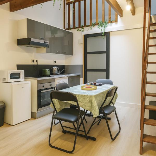 A la foto es mostra l'objecte Charmant et paisible duplex à gare Rennes situat a la ciutat de Rennes.