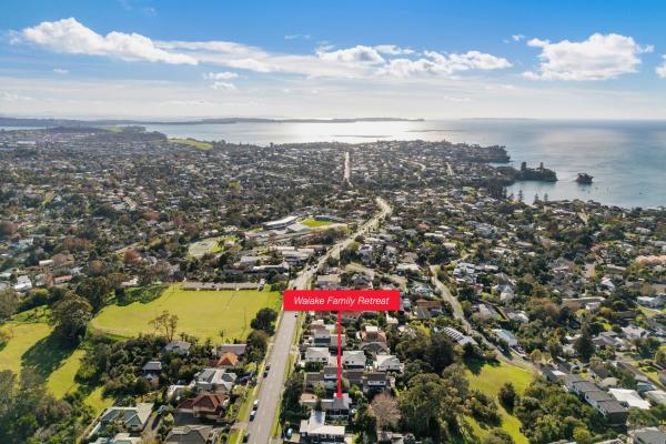 Waiake Family Retreat - Auckland Holiday Home - Riverhead