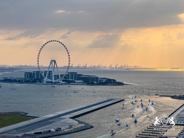 A la foto es mostra l'objecte Westminster Beach Front situat a la ciutat de Dubai.
