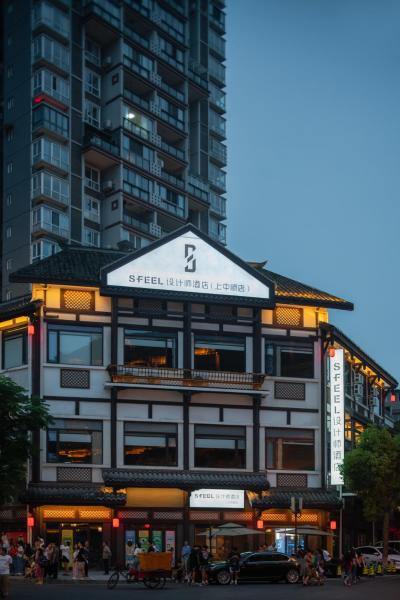 A la foto es mostra l'objecte SFEEL设计师酒店Designer Hotel乐山大佛上中顺店 situat a la ciutat de Leshan.