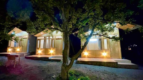 På bildet vises objektet Snow Leopard Resort som ligger i byen Harsil.