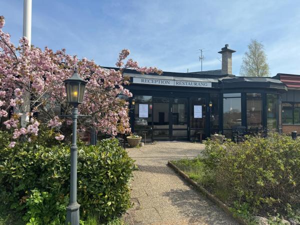 Na foto é possível ver o objeto Möre Hotell & Konferens localizado na cidade de Söderåkra.