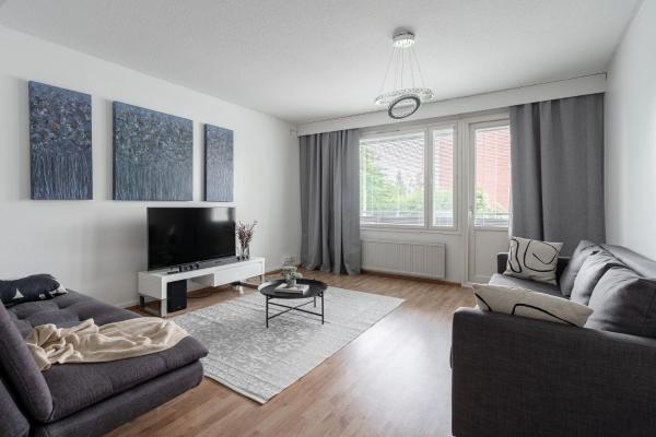 A la foto es mostra l'objecte Spacious 1BR at Downtown with Balcony situat a la ciutat de Jyväskylä.