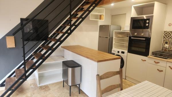 På billedet ses objektet T2 duplex 8kms des plages beliggende i byen Martigues.