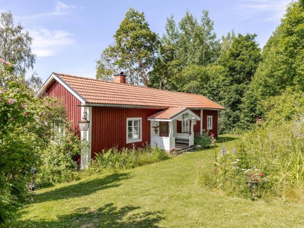 Na zdjęciu widoczny jest obiekt Holiday Home Sjödrömmen by Interhome położony w mieście Frisbo.