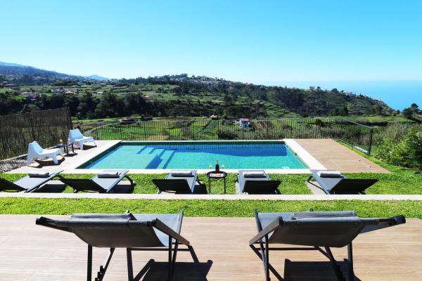 Auf dem Foto ist das Objekt Beautiful Calheta Villa Villa Bella Vita 3 Bedrooms Stunning Sea Views Rural Setting in der Stadt Calheta zu sehen.