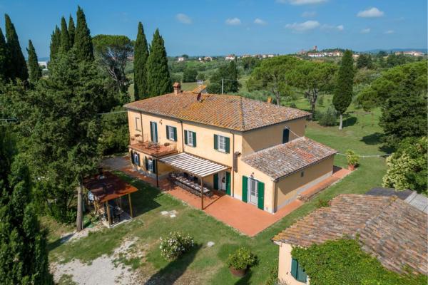 Na fotografii je vidět objekt Villa Poggio le Vignacce nacházející se ve městě Cesa.