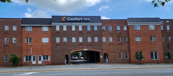A la foto es mostra l'objecte Comfort Inn Ballston situat a la ciutat de Arlington.